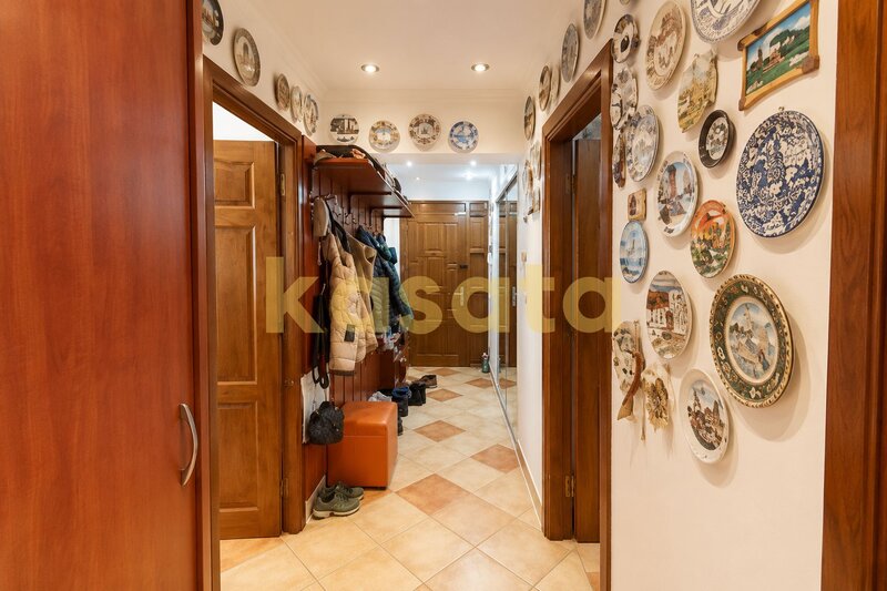 Iancului Metrou, ap. 4 camere, panoramica unica, centrala proprie.